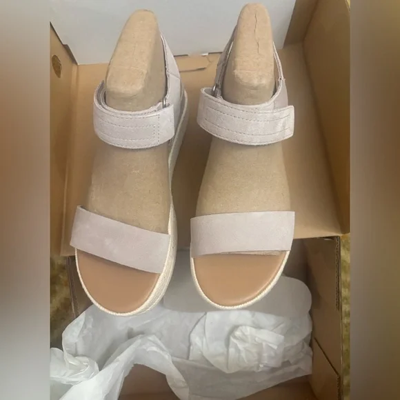 Sorel Women's Beige CameronPlatform Sandals.  NWT. - Picture 3 of 6